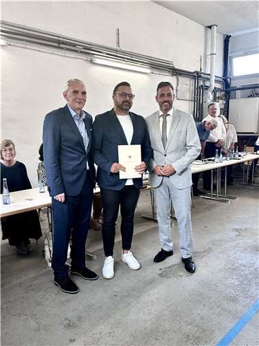 In der Konstituierenden Ortsbeiratssitzung in Namedy am 9. Juli 2024 wurde Timur Külahcioglu als Ortsvorsteher von Namedy vereidigt. Foto: privat