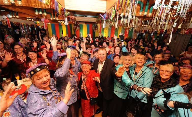 In der Kreisverwaltung begrüßte Landrat Dr. Pföhler Möhne aus allen Teilen des KreisesFix