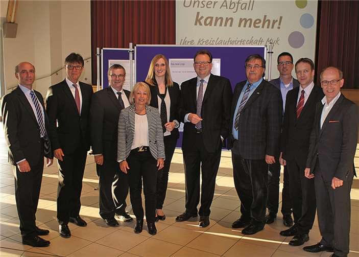 In der Kulturhalle in Ochtendung waren anwesend (v.l.n.r.) Rudi Zenz, Burkhard Nauroth, Dr. Alexander Saftig, Hannelore Knabe, Selina Reim, CDU-Fraktionsvorsitzender Georg Moesta, Klaus Bell, Christoph Stoffel, Horst Hohn und Georg Hollmann.privat
