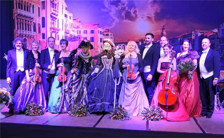 In der Laacher See-Halle kehrt ein Stück venezianisches Lebensgefühl zum Start ins Jahr 2025 ein.  Foto: Gerd Winzer