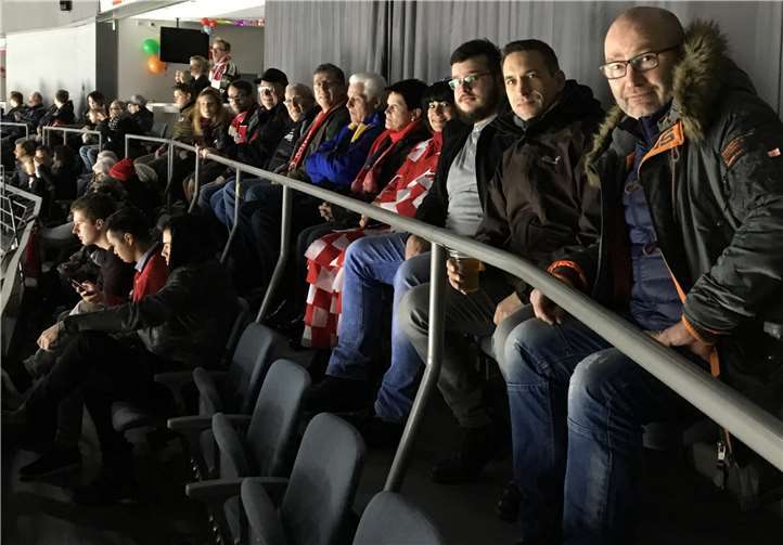 In der Lanxess-Arena sahen die Besucher das Heimspiel der Kölner Haie gegen die Eisbären aus Berlin.