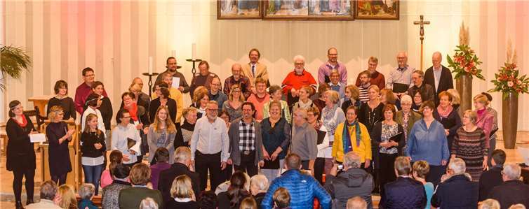 In der Linzer Marienkirche begeisterten die beiden Chöre mehr als 500 Gäste. privat