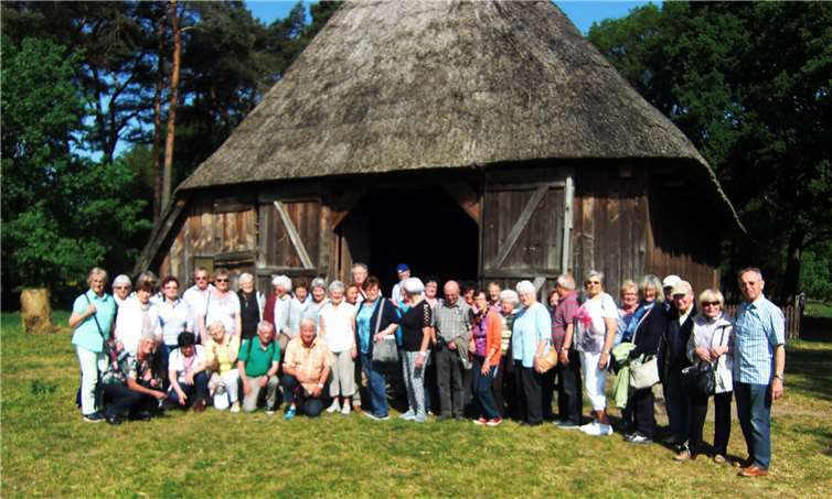 In der Lüneburger Heide machten die Kärlicher Kolpingsmitglieder auch Bekanntschaft mit der typischen Architektur. privat
