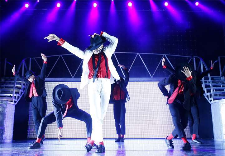 In der Michael Jackson Show werden über 30 Songs präsentiert. Copyright: Sven Darmer