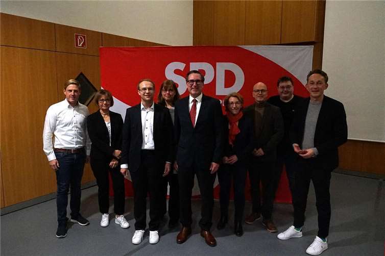 In der Mitte Ferdi Akaltin umgeben von Genoss:innen aus den Kreisen Ahrweiler und Mayen-Koblenz.Foto: SPD-Kreisverband Mayen-Koblenz