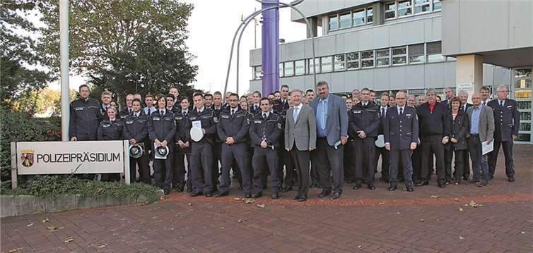 In der Mitte: PP Wolfgang Fromm, rechts daneben Leiter Polizeiverwaltung Martin Melzer. Privat