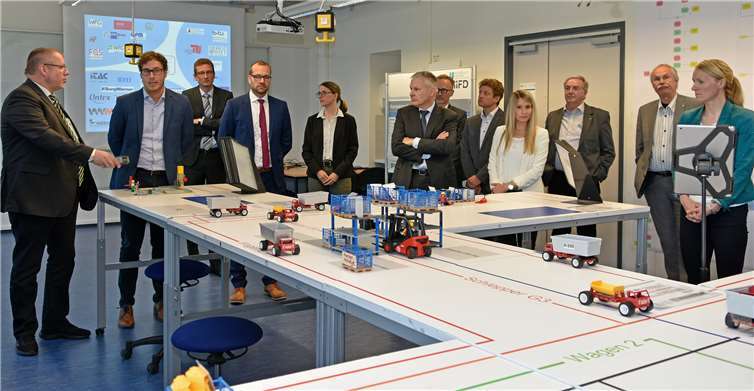 Innovativer Norden In der Modellfabrik des Fachbereichs Wirtschaftswissenschaften.Fotos: privat