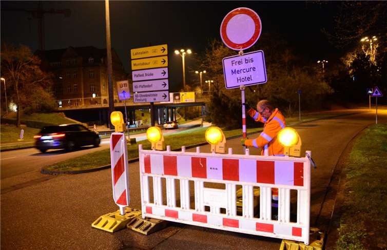 In der Nacht vom 6. auf 7. April, wurde die Pfaffendorfer Brücke für jeglichen Kraftfahrzeugverkehr gesperrt.