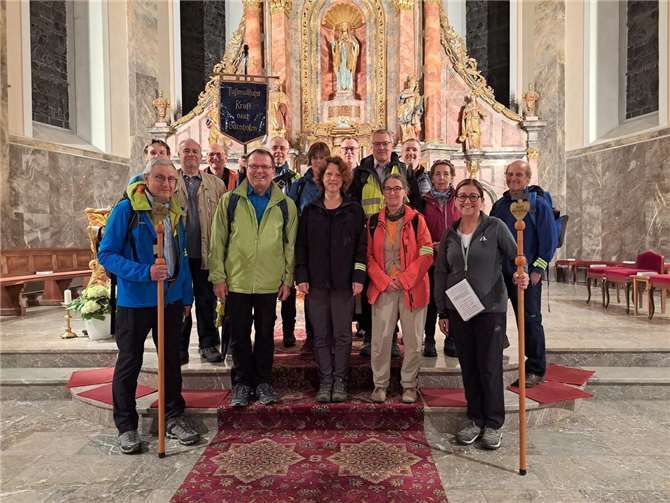 In der Nacht von Mittwoch auf Donnerstag an Christi Himmelfahrt machten sich 14 Pilgerinnen und Pilger auf den traditionellen Weg von Kruft zur Wallfahrtskirche nach Bornhofen. Foto: privat