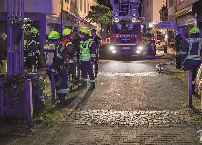 In der Nacht von Sonntag auf Montag musste die Freiwillige Feuerwehr zu einem Gebäudebrand in der Innenstadt ausrücken. privat