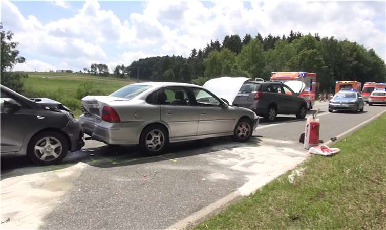 In der Nähe des Nürburgrings war es zu einem größeren Verkehrsunfall mit sieben teils schwerverletzten Personen gekommen. WinklerTV