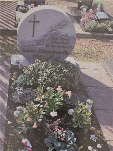 In der Nähe zu den Kindergräbern soll ein Kinder-Grabfeld entstehen.