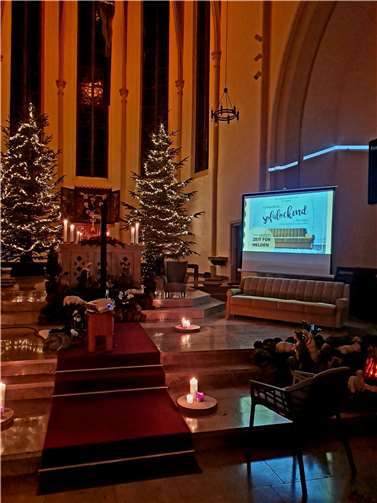 In der Niedermendiger Pfarrkirche fand das neue Gottesdienstformat „sofalockend“. statt.  Fotos: privat