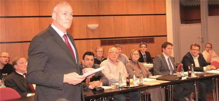 In der Novembersitzung stellte Bürgermeister Fred Pretz den Haushaltsentwurf für 2015 vor.AND