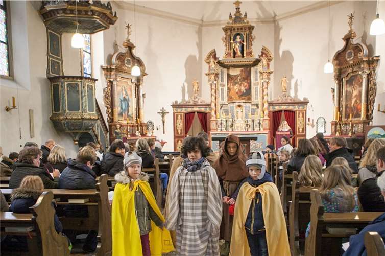In der Pfarrkirche Heilige Drei Könige in Oberbachem begann der Kinderkreuzweg.