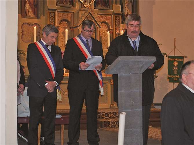 In der Pfarrkirche St. Arnulf wurde der Toten gedacht.