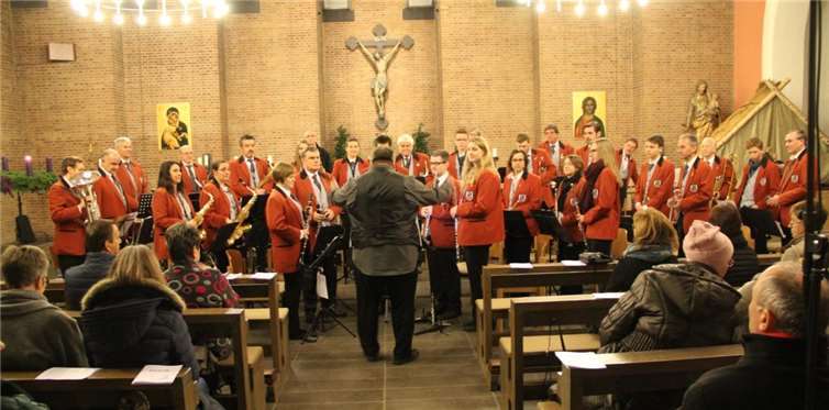 In der Pfarrkirche St. Maria Magdalena gaben die Burgbläser ein weihnachtliches Konzert. privat