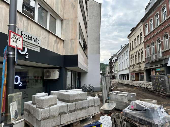 In der Poststraße in Bad Neuenahr wird schon länger gebaut - die Gründe dafür sind vielfältig.  Foto: ROB