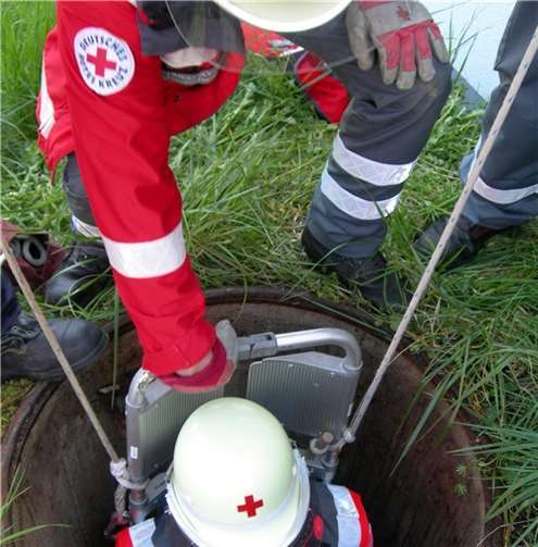 In der Sanitätsausbildung wurde die Rettung aus der Tiefe geübt.