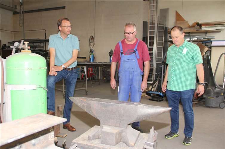 In der Schlosserei (von links): Josef Oster, Bernd Sauerborn und Jörg Johann. Quelle: Büro Josef Oster