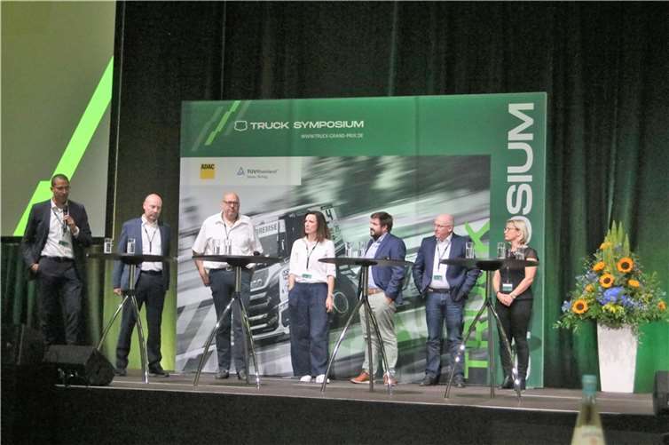 In der Schlussrunde hatten alle Refernten des Truckymposiums noch einmal die Gelegenheit, ein kurzes Statement abzugeben.  Fotos: Ridder