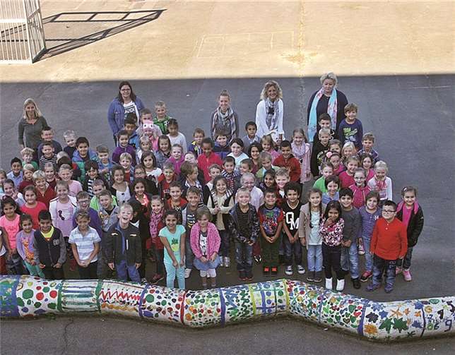 In der Sinziger Regenbogenschule wurden die Schulanfänger willkommen geheißen.RÜ