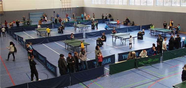 In der Sporthalle in Waldbreitbach war beim Tischtennis-Kreisentscheid so richtig was los.privat