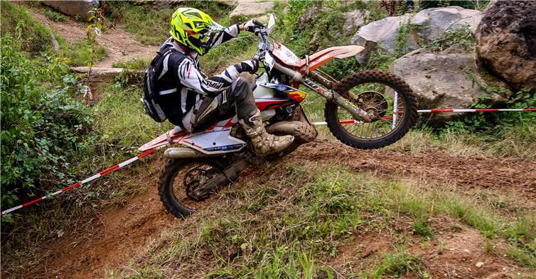 In der Steillage war es nicht einfach, das Gleichgewicht zu halten. Fotos: EP