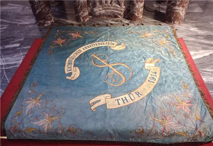 In der Thürer Kirche wurde die Fahne eines historischen Vereins entdeckt.Fotos: privat
