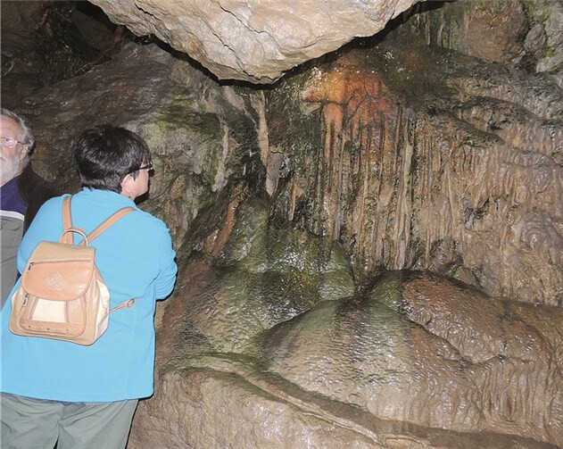 In der Tropfsteinhöhle Wiehl.