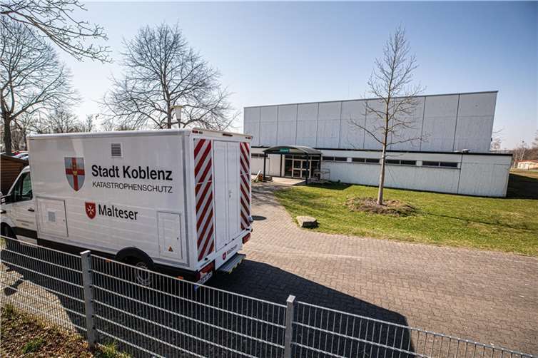 In der Turnhalle der IGS Koblenz im Stadtteil Metternich richtet die Stadt Koblenz eine Unterbringungsmöglichkeit ein. Fotos: Stadt Koblenz/Egenolf