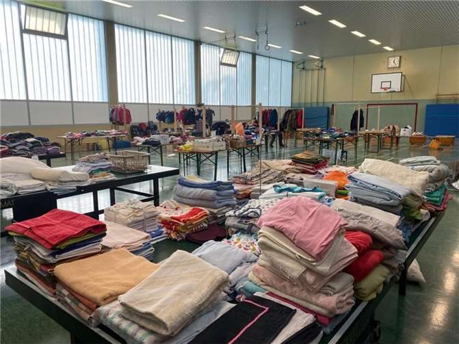 In der Turnhalle der KGS Merzbach war zunächst eine Spendensammelstelle erhalten. Foto: privat