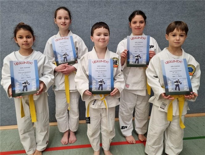 In der U11 starteten für den TV Cochem v.l.n.r.: Anni Hänzgen (3. Platz), Liv Müller (3. Platz), Viktor Rozhdestvenskyi. (2. Platz) Laura Fuhrmann (3. Platz) und Christian Kaiser (2. Platz).