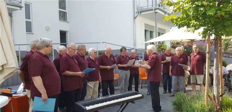 In der Villa Ausonius gab der MGV ein „Frühschoppen-Ständchen“.privat