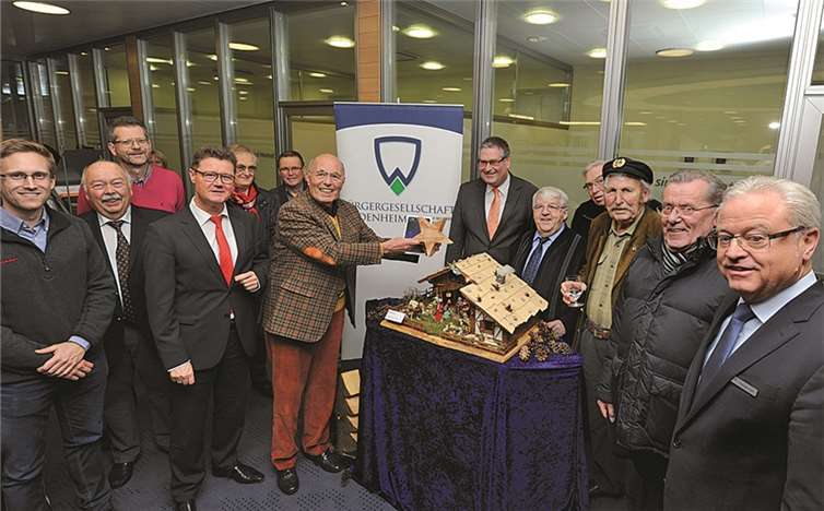 In der Volksbank in Bad Neuenahr wurde offiziell die „Krippenstraße“ eröffnet. FIX