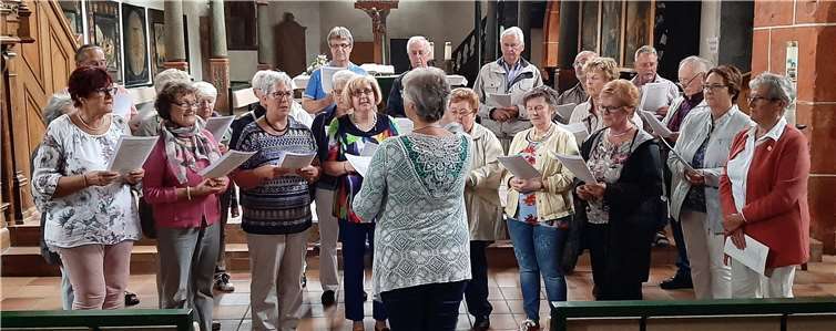 In der Walpurgiskirche sang der Chor die Lieder „Gegrüßet seist du Maria“ und „Glocken für den Frieden“.Foto: privat