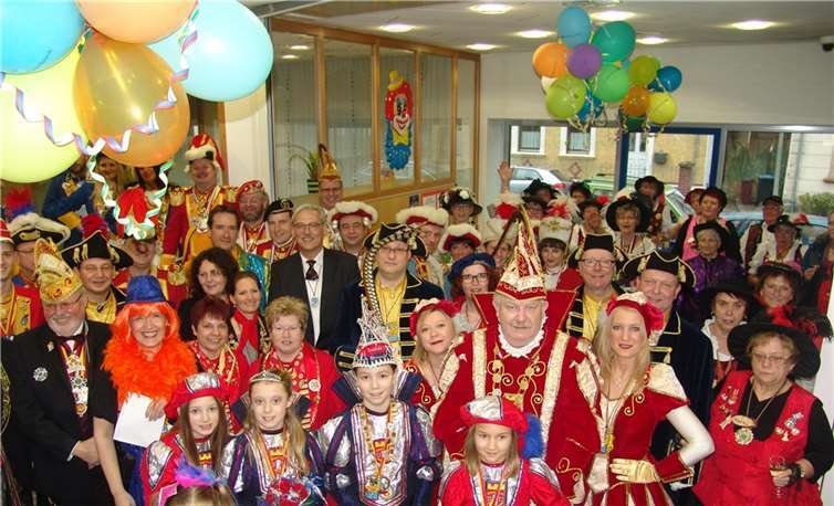 In der Weißenthurmer Geschäftsstelle der Raiffeisenbank herrschte ausgelassene Stimmung. privat