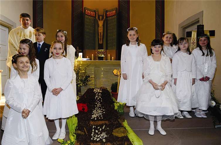 In der Westumer Pfarrkirche empfingen junge Christen aus den Ortsteilen Westum und Löhndorf die Erstkommunion.