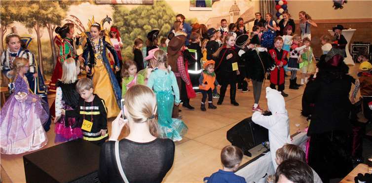 In der Wormersdorfer Turnhalle war so richtig was los.privat