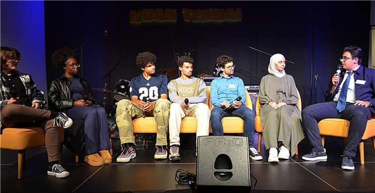 In der abschließenden Talkrunde wurden unterschiedliche Themen diskutiert. Foto: Franz-Josef Dehenn