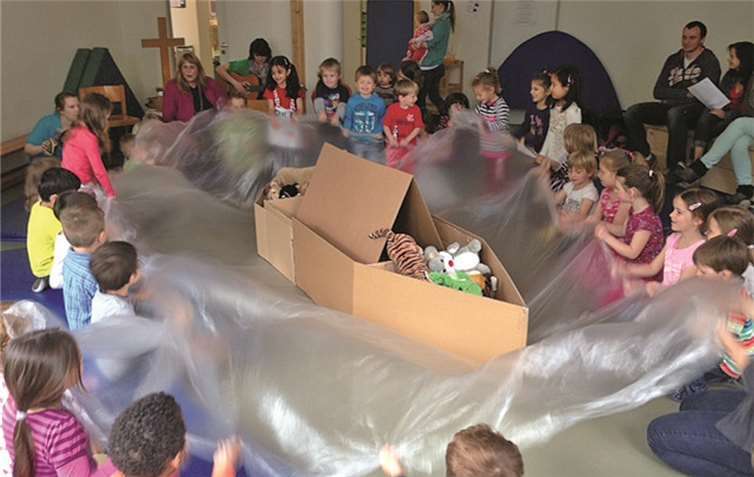 In der alljährlich stattfindenden „Arche Noah-Andacht“ wurde den Kindern die Namensgebung der Kindertagesstätte näher gebracht. Privat