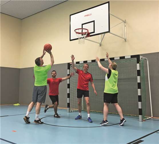 In der alters- und geschlechtergemischten Gruppe ist jeder herzlich Wilkommen. privat