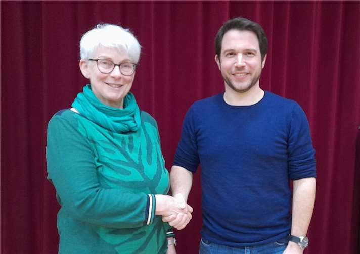 In der ersten Ortsbeiratssitzung des neuen Kalenderjahres stellte sich Martina Neuroth-Ahmed den Mitgliedern des Gremiums vor und wurde durch Ortsvorsteher Thomas Roos offiziell begrüßt.  Foto: Herbert Hennes