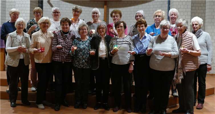 In der evangelischen Friedenskirche ließen die Frauen mit stimmungsvoller Musik und einem Buffet das vergangene Tanzjahr Revue passieren. Privat