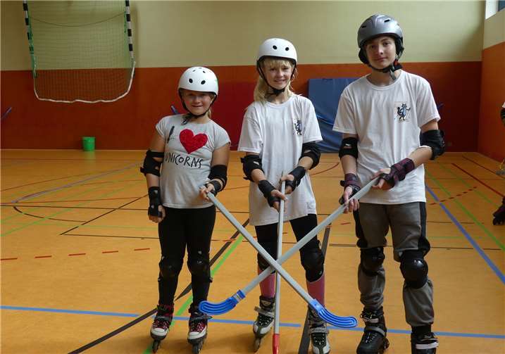 In der großen Sporthalle wurde unter anderem auch das kurzweilige Inline-Hockey zum Mitmachen angeboten.