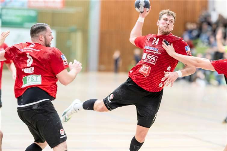 In der gut gefüllten Halle sahen die Zuschauer von Beginn an ein Spiel mit offenem Visier.  Copyright: Stefan Loeser