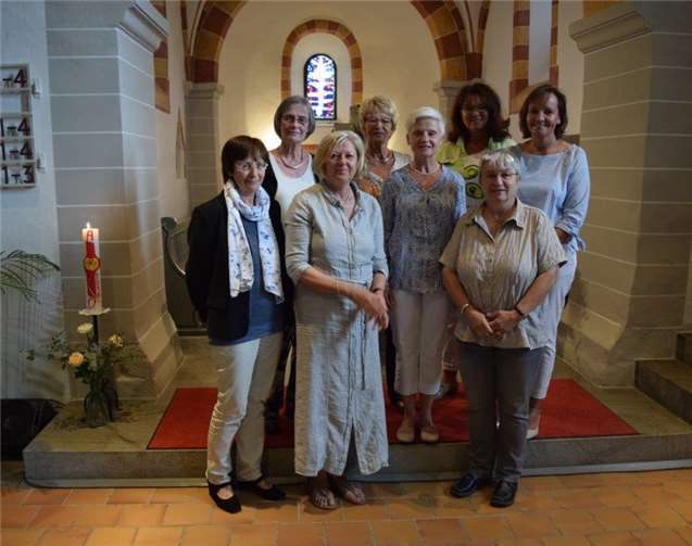 In der hintere Reihe die mitwirkenden der Kirchengemeinde Inge Runge, Annemarie Hachenberg, Gabi Eickhoff, Patricia Oster, Kerstin Schwanbeck-Stephan, in der vorderen Reihe die Gleichstellungsbeauftragte der Verbandsgemeinde Ute Starrmann, vom Frauennotruf Barbara Beckmann und Doris Eyl-Müller.privat