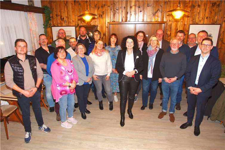 In der jüngsten Mitgliederversammlung präsentierte die CDU Dierdorf mit großer Geschlossenheit Heike Resch aus Dierdorf/Elgert einstimmig als ihre Bürgermeister- und Spitzenkandidatin.  Foto: Wolfgang Tischler
