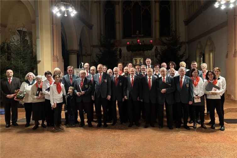 In der katholischen Kirche St. Peter und Paul in Höhr-Grenzhausen begeisterte der Männergesangvereins Höhr e.V. sein Publikum beim traditionelle Adventssingen. Fotos:Männergesangvereins Höhr e.V.
