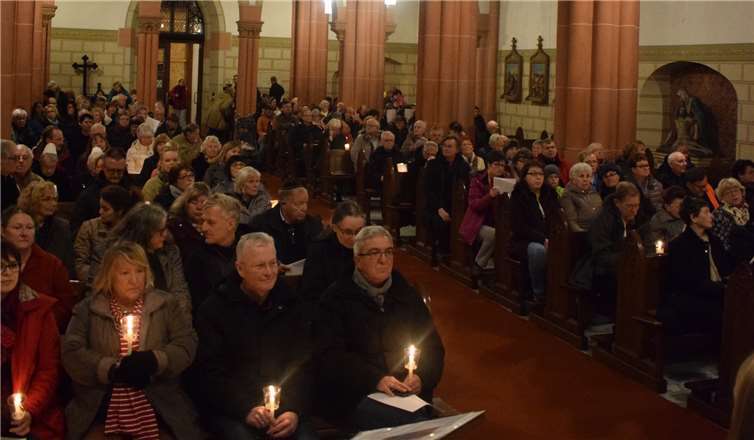 In der katholischen Martinskirche kamen alle zum Gebet zusammen.